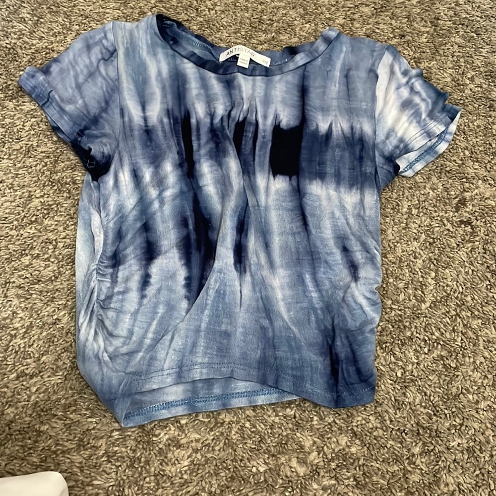 Tie dye, tight blue cropped shirt!!